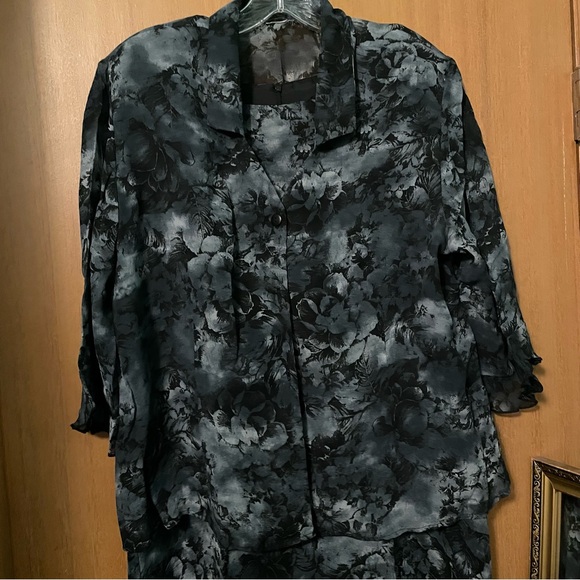 Blue Floral Blue Rose Patterned Two piece Blouse and Dress - Picture 2 of 11